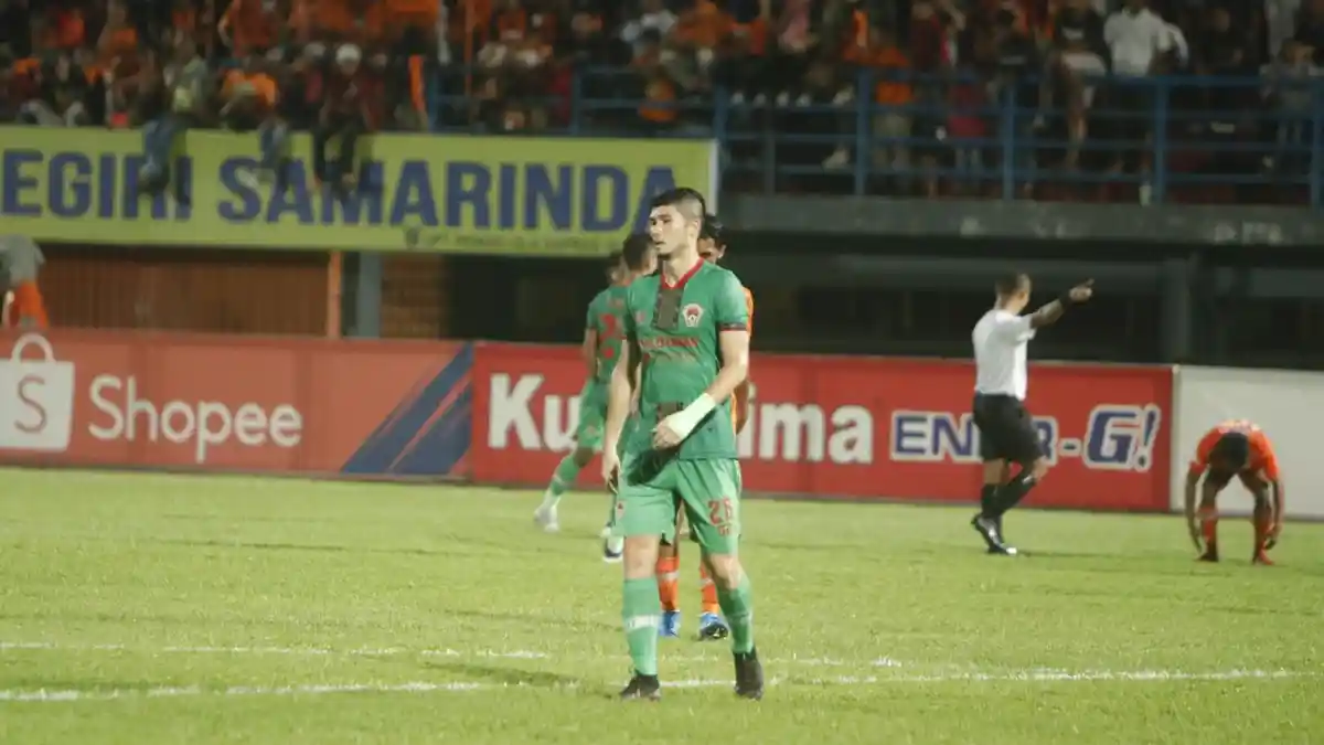 Abdul Rachman vs Kevin Gomez dalam Bek Sayap Kanan Borneo FC, Presiden ...