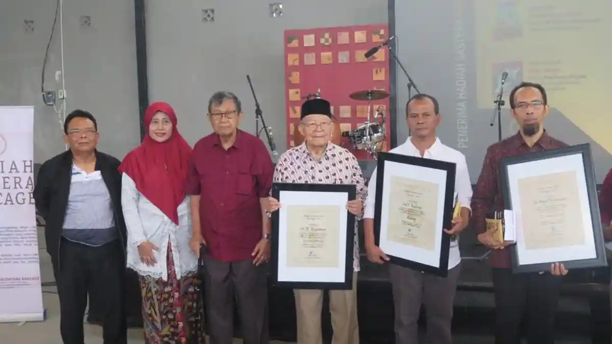 Mantan Kepala SMKN Bali Mandara Raih Hadiah Sastera Rancage 2020 Kategori Sastra Bali