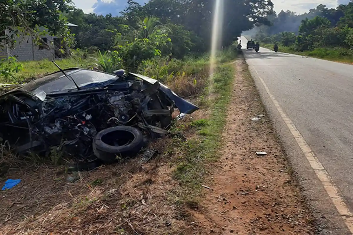 BREAKING NEWS - Tabrakan Beruntun di Jalan Trans Kalimantan, 2 Tewas, Kondisi Kendaraan Tragis