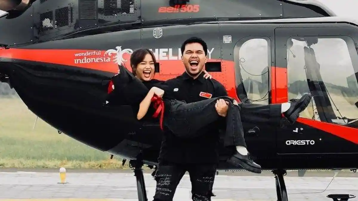 Heboh Thariq Halilintar Lamar Fuji, Ajak Naik Helikopter, Adik Atta Halilintar Berlutut dan Beri ini