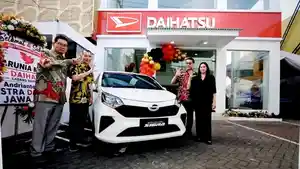 Daihatsu-bersama-Karunia-Motor-Daihatsu-meresmikan-lokasi.jpg