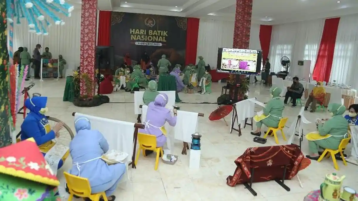 Pengurus Dharma Pertiwi Daerah K Gelar Batik Virtual di Makorem 051/Wijayakarta