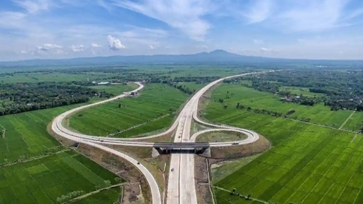 Berada di Antara Gunung Wilis dan Lawu, Tol Ngawi-Kertosono Punya Panorama nan Menawan
