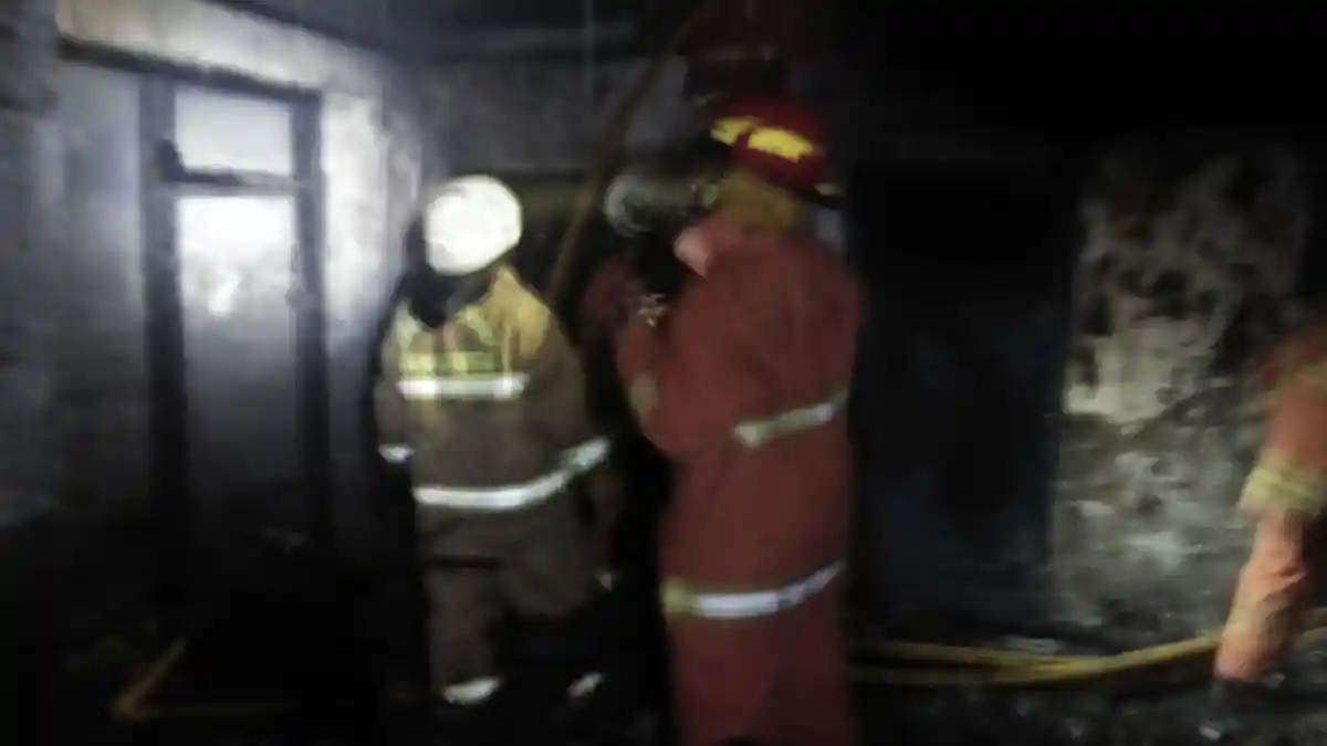 Rumah Kosong 2 Lantai di Grogol Terbakar, 65 Personil Damkar Dikerahkan