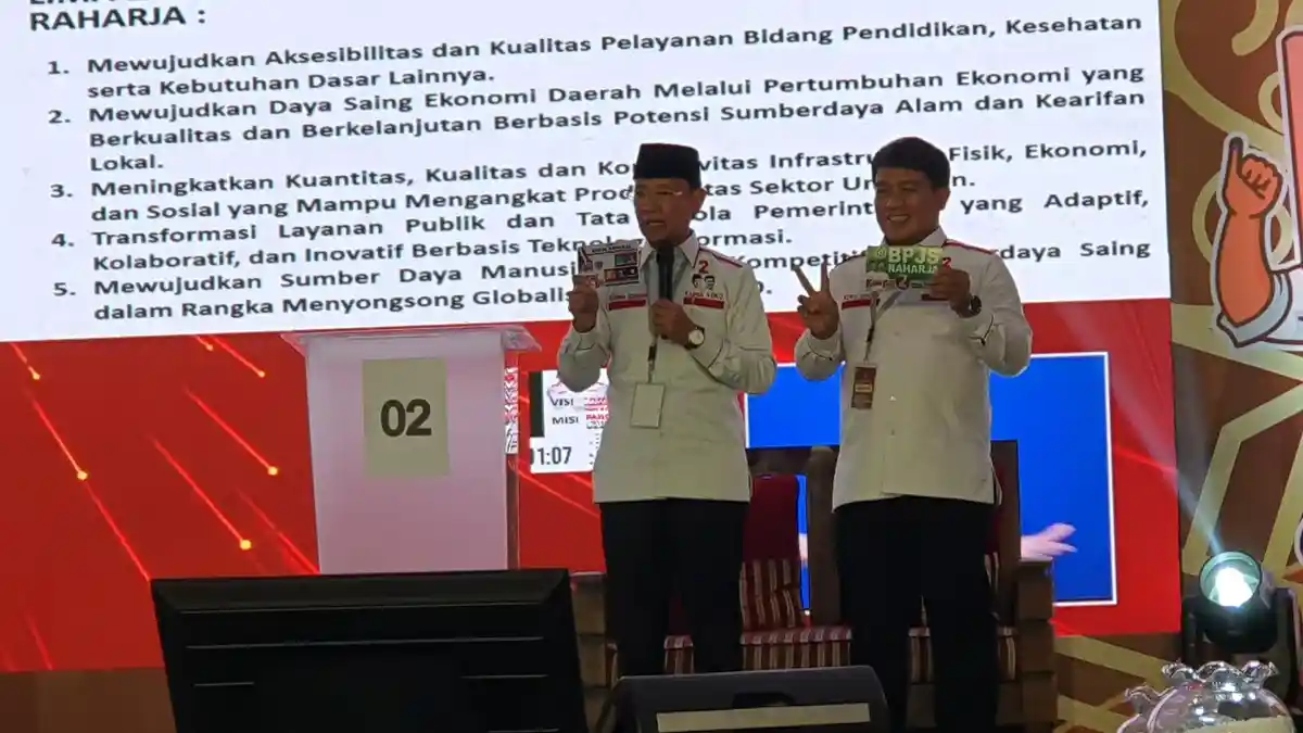 Debat Perdana Paslon Pilkada Majalengka 2024, Paslon Karna - Koko Pamer Kartu Bagja Raharja