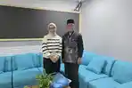 Maestro-Didong-Gayo-Ceh-M-Din-menyerahkan-dokumen-program-kemaestroan.jpg