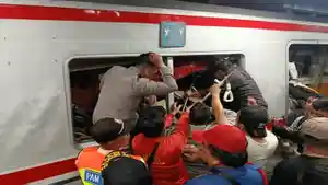 Kereta-Argo-Bromo-dan-KRL-Tabrakan.jpg