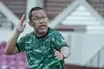 Pelatih-Persebaya-Surabaya-Aji-Santoso-saat-melatih-pemainnya-jelang-Piala-Presiden.jpg
