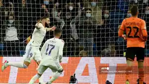 pemain-depan-real-madrid-asal-prancis-karim-benzema-kiri-merayakan-gol.jpg