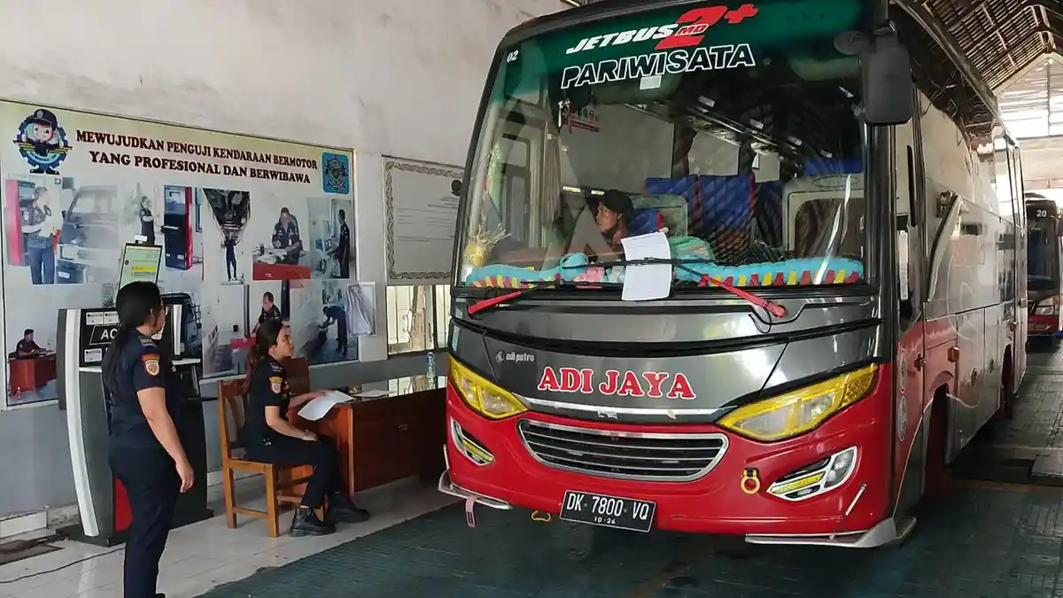 Jelang Study Tour, 7 Unit Bus Jalani Ramp Check di Kantor Dinas Perhubungan Buleleng Bali