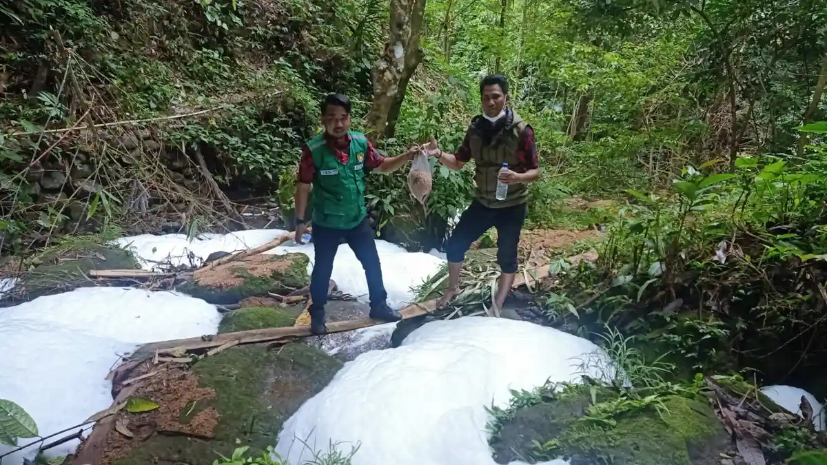 Ini Penyebab Air Sungai Parangloe Berbusa Menurut DLH Gowa