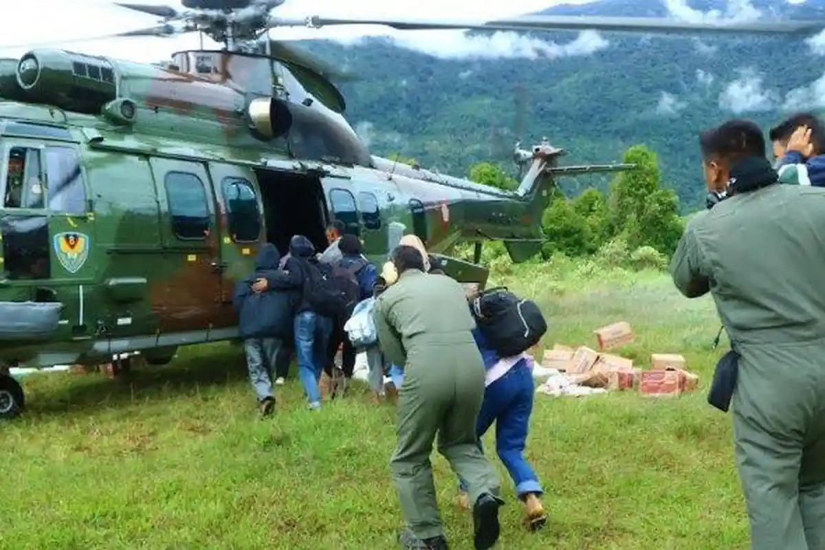 Kisah Heroik Pasutri Korban Longsor di Luwu, Jalan Kaki 20 Km Gendong 2 Anaknya yang Masih Kecil