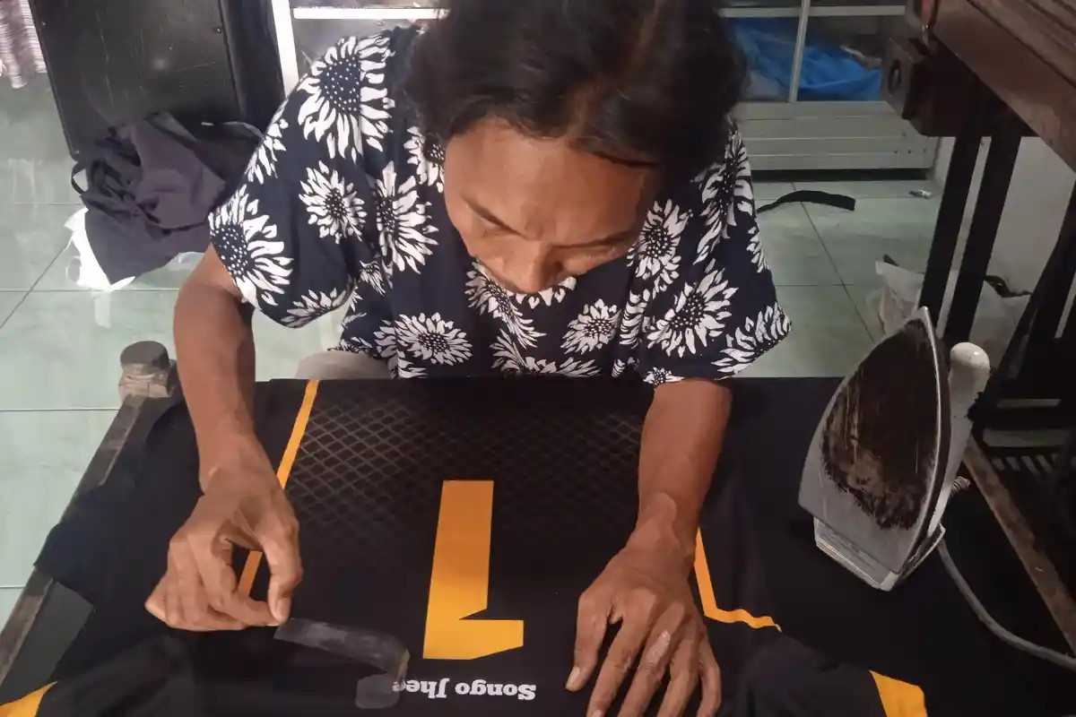 Fanatisme Suporter Klub BRI Liga 1, Napas bagi Penjahit hingga Tukang Sablon Atribut
