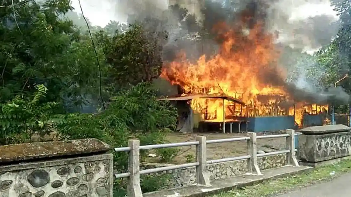Gagal Tembak Istri dengan Senapan Rakitan, Pria Kesal Kemudian Bakar Rumahnya Sendiri