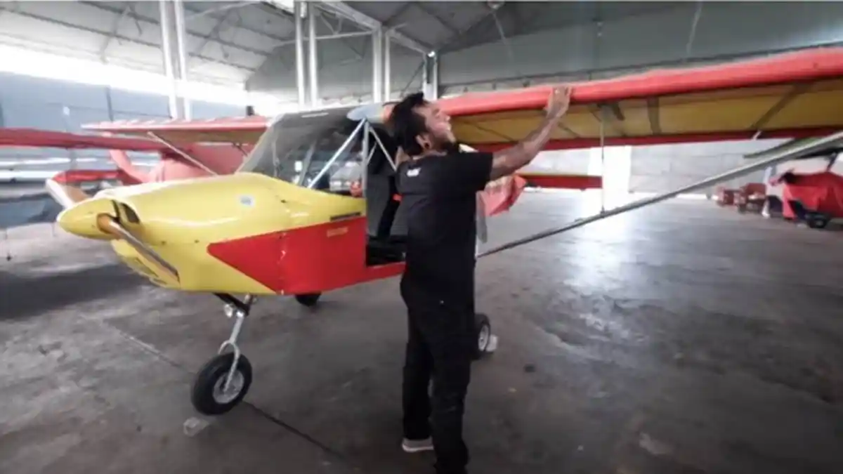 Pesawat Latih yang Dinaiki Vokalis Endang Soekamti Jatuh, Begini Kondisi Erix Soekamti
