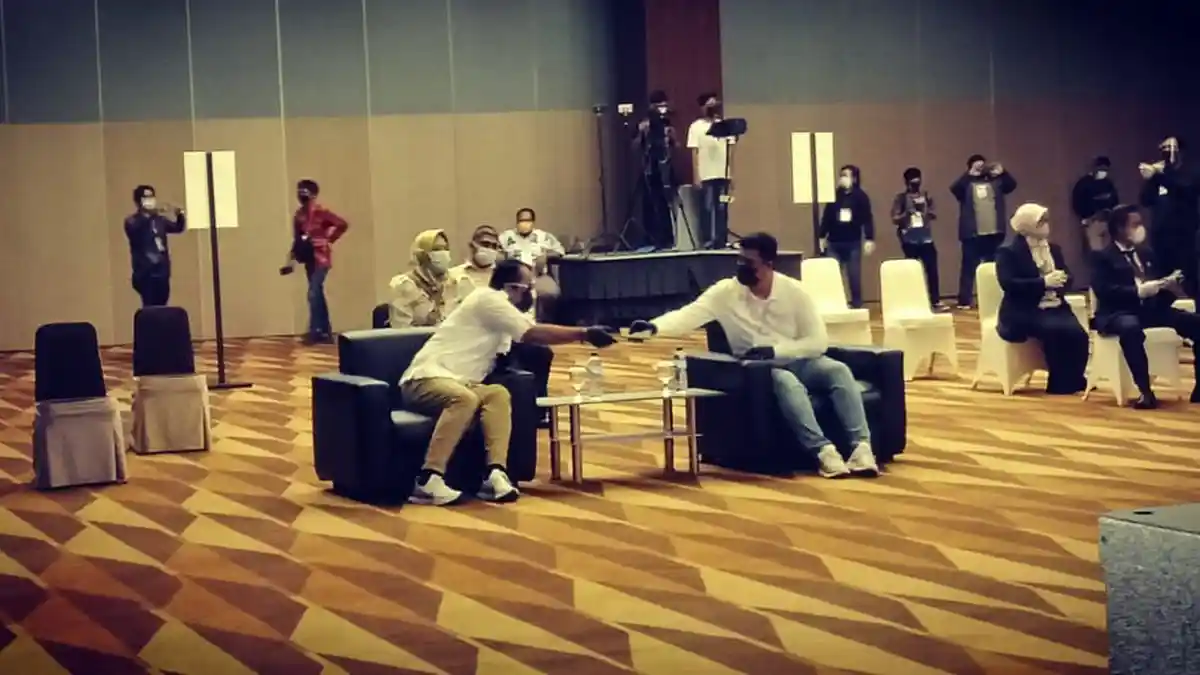 PILKADA MEDAN 2020, Akhyar Nasution Pakai Tengkuluk Melayu, Bobby-Aulia Pakai Sneaker