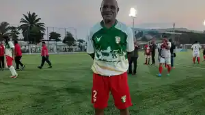 legenda-timnas-alexsander-pulalo.jpg