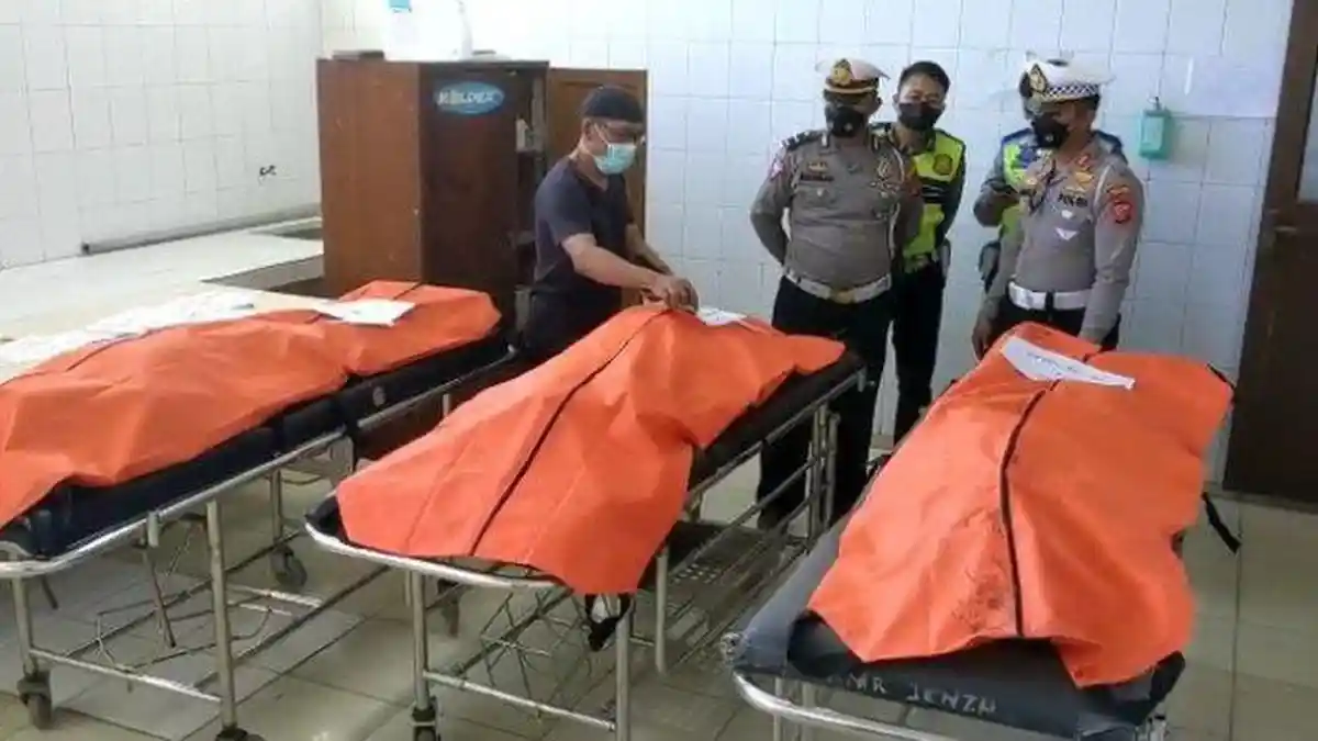Kecelakaan Maut di Tol Cipali, 3 Orang Tewas di Tempat, Polisi Kejar Supir Truk
