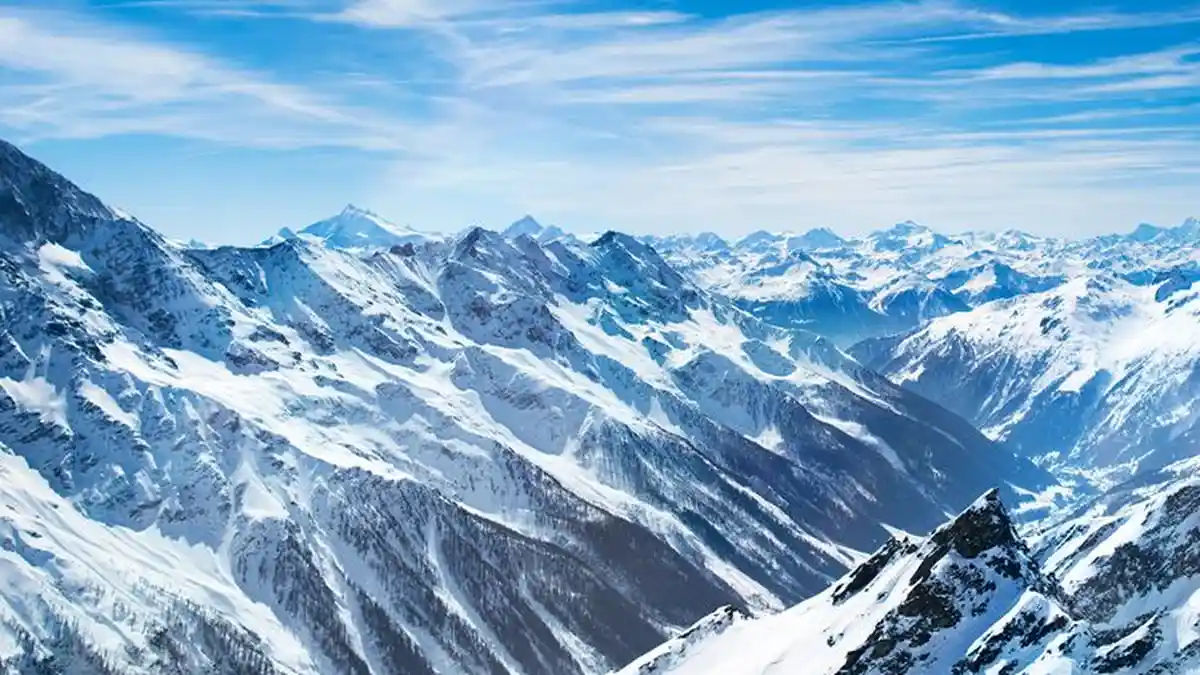 Es di Pegunungan Alpen Swiss Longsor, 2 Orang Tewas