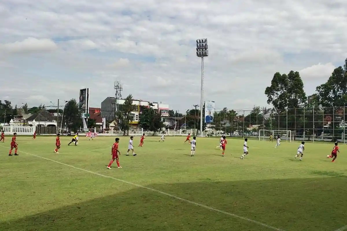 Tim Jateng Menang Telak 5-0 Lawan Sulsel di Cabor Sepak Bola Pospenas IX 2022 Solo