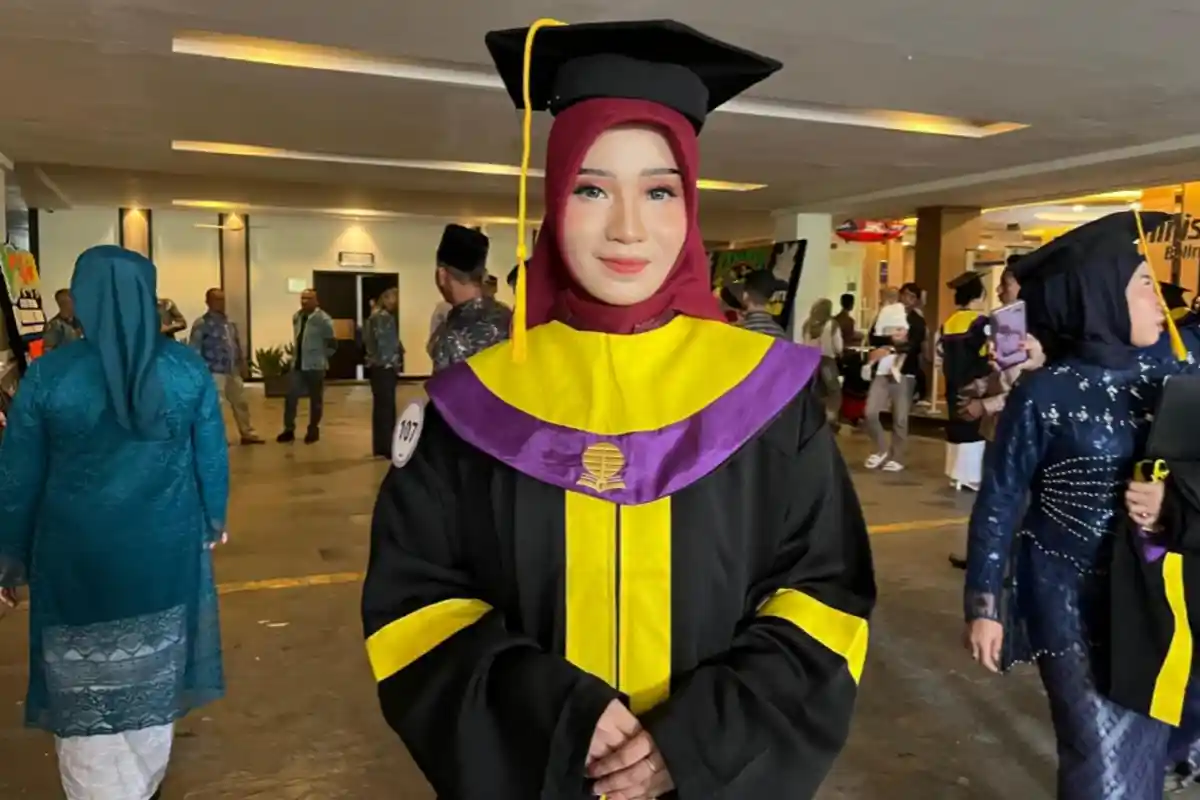 Sosok Nining, Ibu Rumah Tangga Muda Asal Wakatobi Jadi Lulusan Terbaik UT Kendari, Tips Belajar