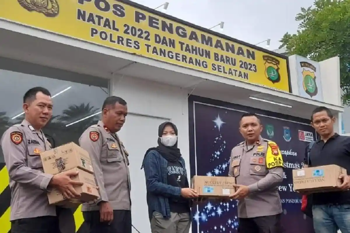 Bantuan untuk Petugas di  Polres Tangerang Selatan yang Berjaga Saat Tahun Baru