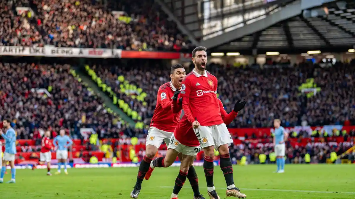 Gary Neville Minta Sir Jim Ratcliffe Segera Ambil Alih Manchester United dari Keluarga Glazer
