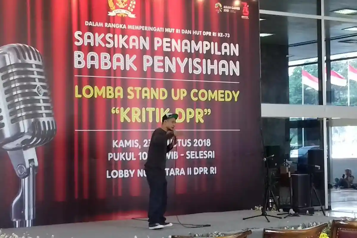 Komika Satu Ini Roasting Anggota DPR yang Sering Kritik Presiden