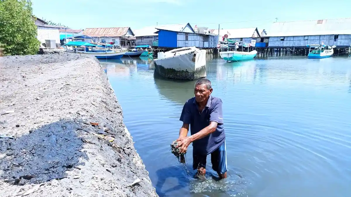 Romanus Reklamasi Pantai Wuring Pasca Bencana 1992 Menghimpun Bekal Kelak DipanggiNya