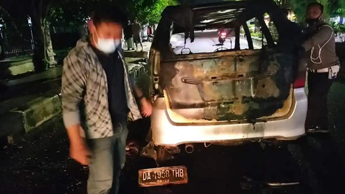 Mobil Terbakar di Jalan A Yani Sampit Kalteng, Sempat Mogok dan Diperbaiki di Bengkel
