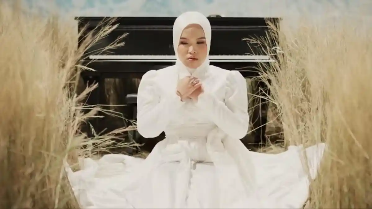 Musik Trending di Youtube! Ini Lirik Lagu Perfect Liar Single Terbaru Putri Ariani