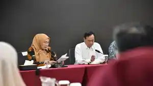 Wabup-Kuningan-di-OJK-Cirebon.jpg