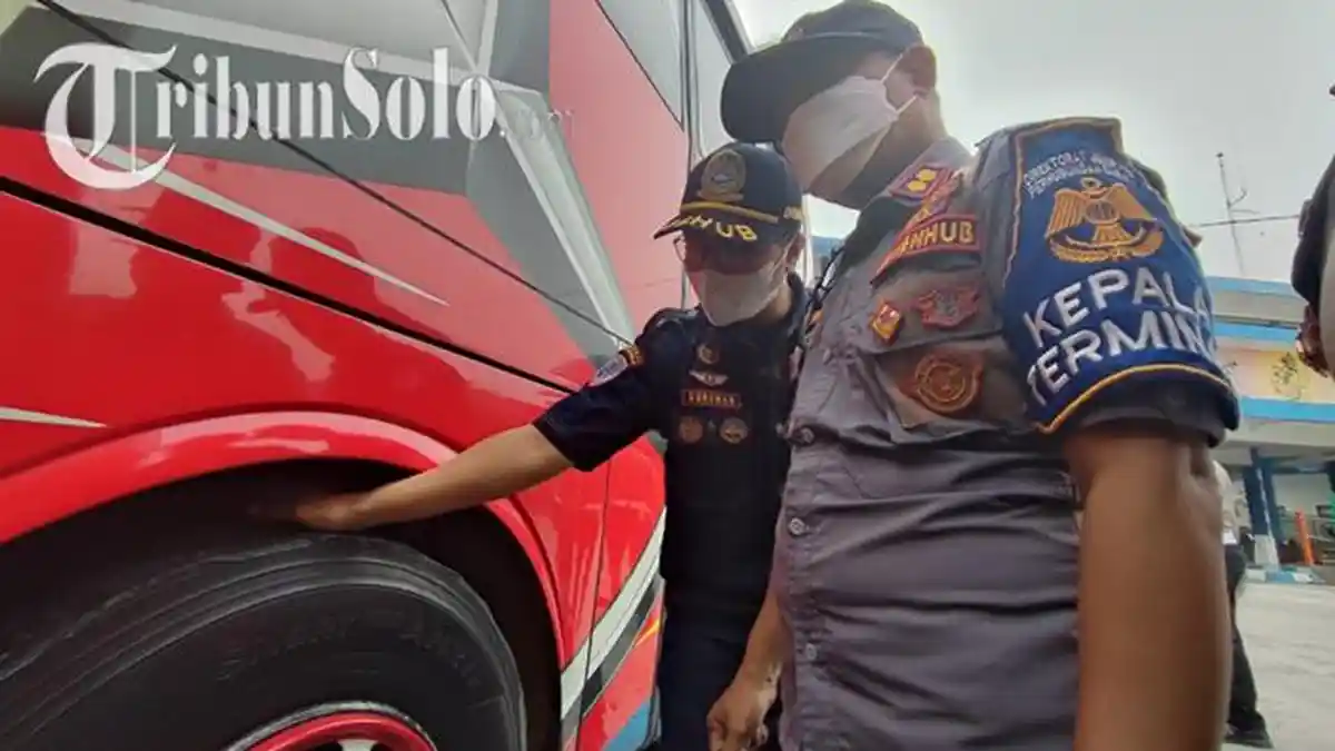 Temuan Petugas di Klaten : Ada Bus Pemudik Bannya Gundul hingga Tak Punya Apar dan Pemecah Kaca