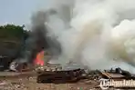 Lahan Penampungan Sampah di Rungkut Terbakar, 15 Gubuk Milik Pemulung & Pekerja Angkut Sampah Ludes