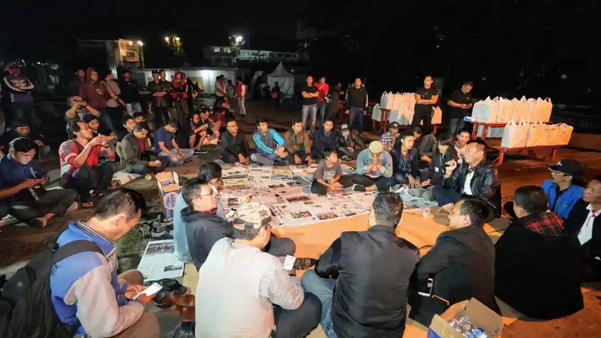 Sahur Bareng Komunitas dan Loper Koran