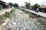 Kali Irigasi Rawa Rengas Penuh Tumpukan Sampah