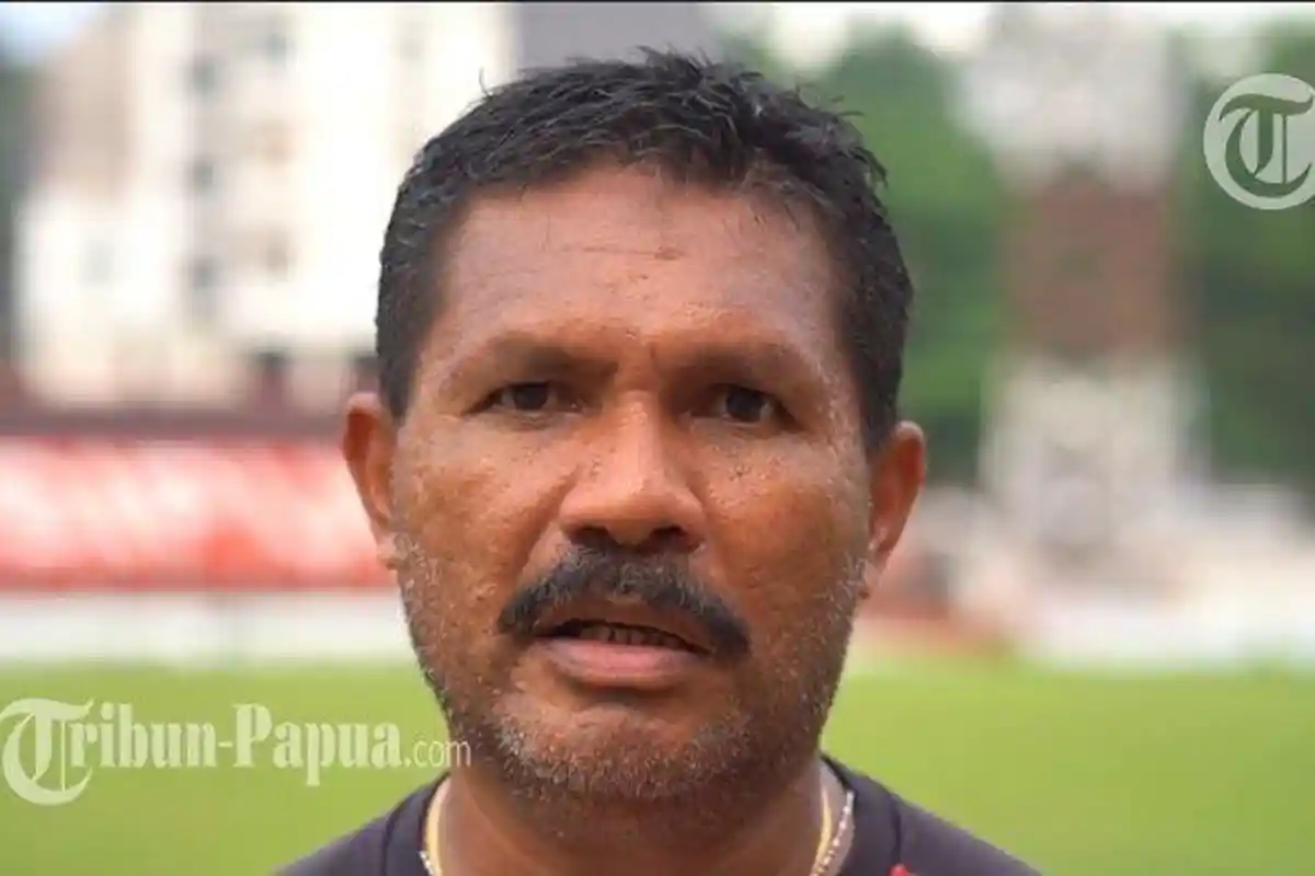 Eduard Ivakdalam Ngaku Siap Jadi Pelatih Persipura: Semua Itu Kembali ke Manajemen