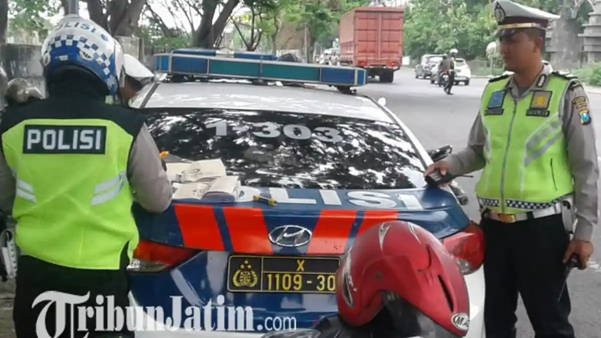 Razia Dua Jam di Cerme Gresik, Polisi Tilang 105 Kendaraan