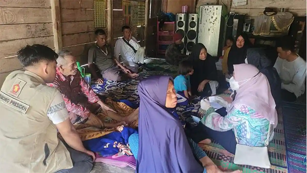 Tim Dokling Prabowo- Gibran Menyapa Adakan Pelayanan Kesehatan di Rusip Antara