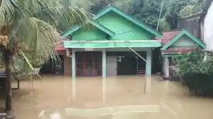rumah-terendam-banjir-di-sampang-madura.jpg