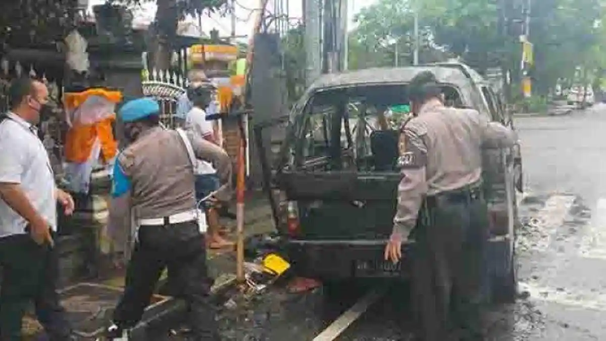 Mobil Suzuki Tahun 1990 Terbakar, Korban Alami Kerugian Rp 100 Juta