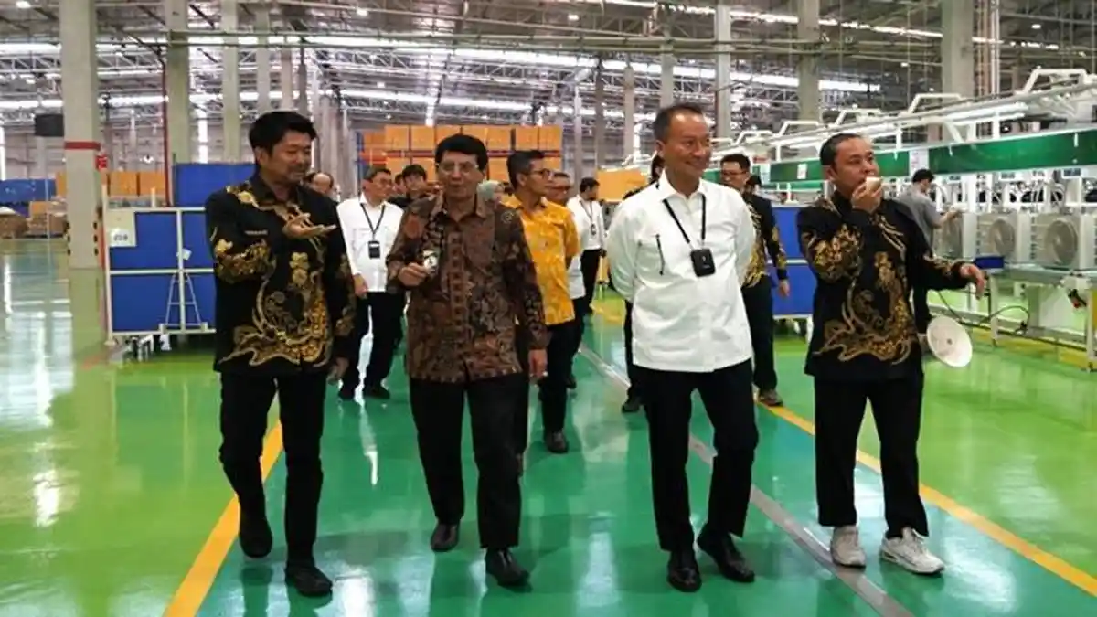 Menperin Kunjungi Pabrik AC Sharp Indonesia, Agus : Berharap Kompetitif Mengisi Pangsa Pasar Ekspor