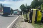 Truk Angkut Besi Terbalik saat Parkir, Sebabkan Kemacetan di Matakali Polman