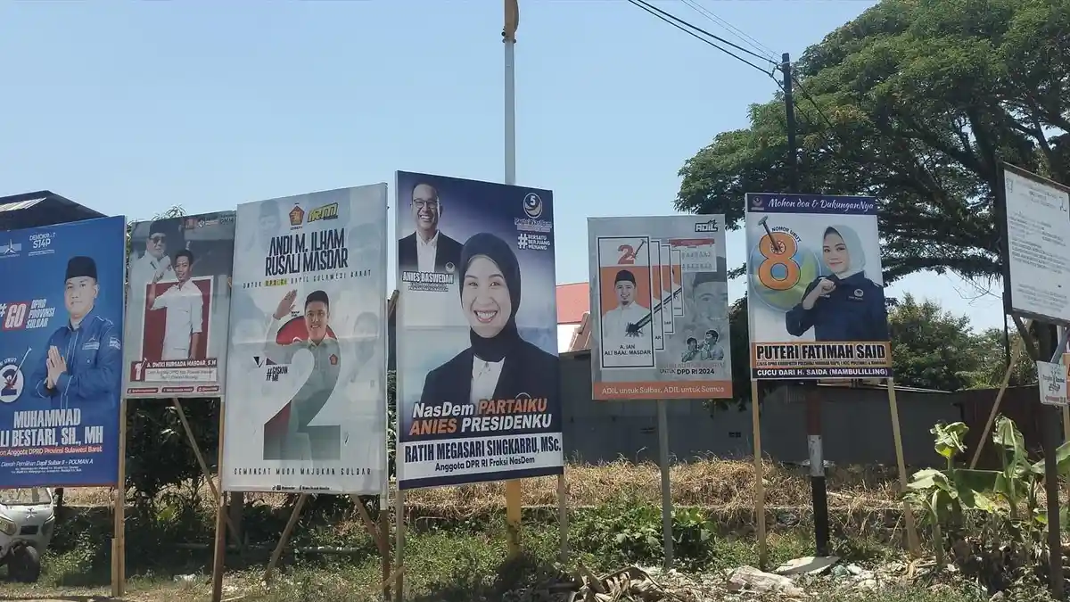 Alat Peraga Kampanye Caleg Menjamur di Kota Polman, Warga: Sangat Tidak Elok Dilihat