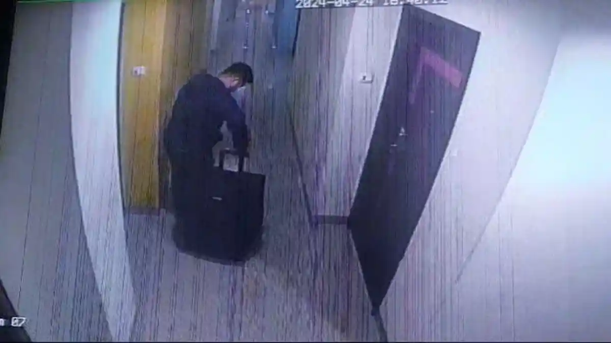 Terekam CCTV, Detik-detik Wanita 50 Tahun Masuk Hotel sebelum Jasadnya Ditemukan Dalam Koper