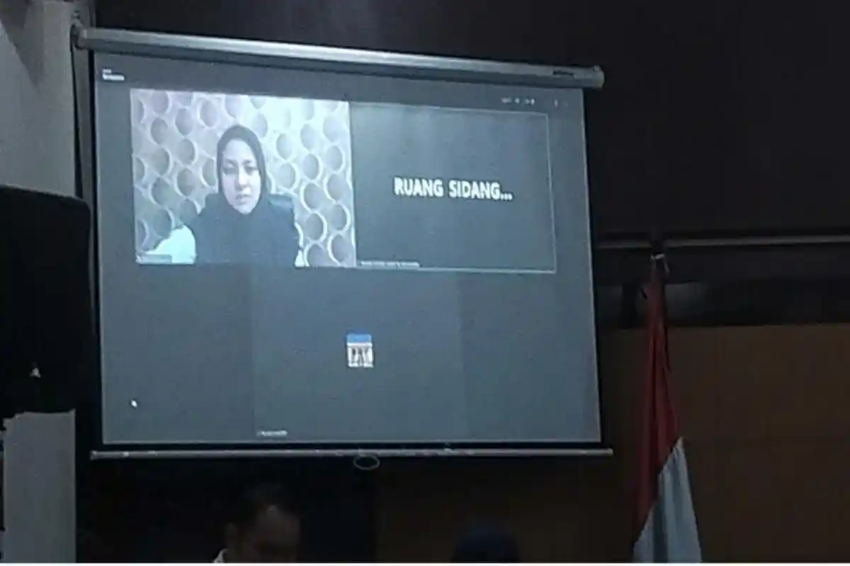 BREAKING NEWS - Polwan Bakar Suami di Mojokerto Hingga Tewas, Briptu Dila Divonis Penjara 4 Tahun