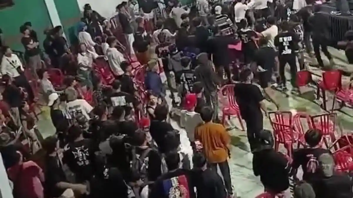 Tarung Bebas Gor Bina Raga Dalung Badung Berakhir Ricuh, Petarung ...