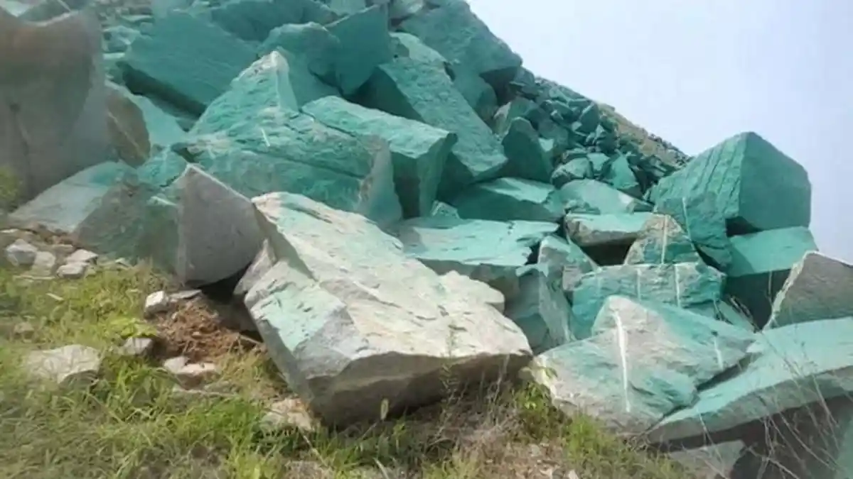 Cara Konyol Usaha Tambang di China, Batu Dicat Warna Hijau, Agar Satelit Mengiranya Daerah Subur