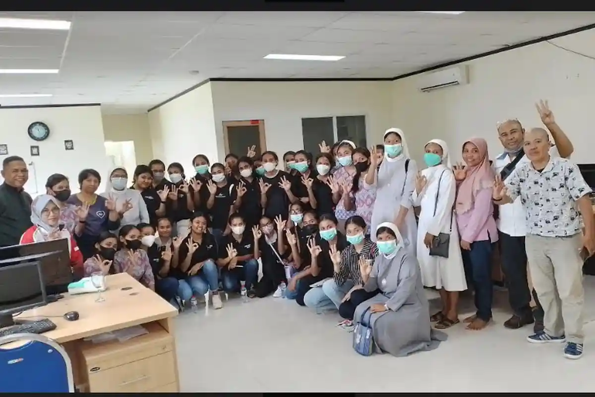 Pimpinan dan Peserta Didik PPW Canossa Nurobo Malaka Sambangi Pos Kupang