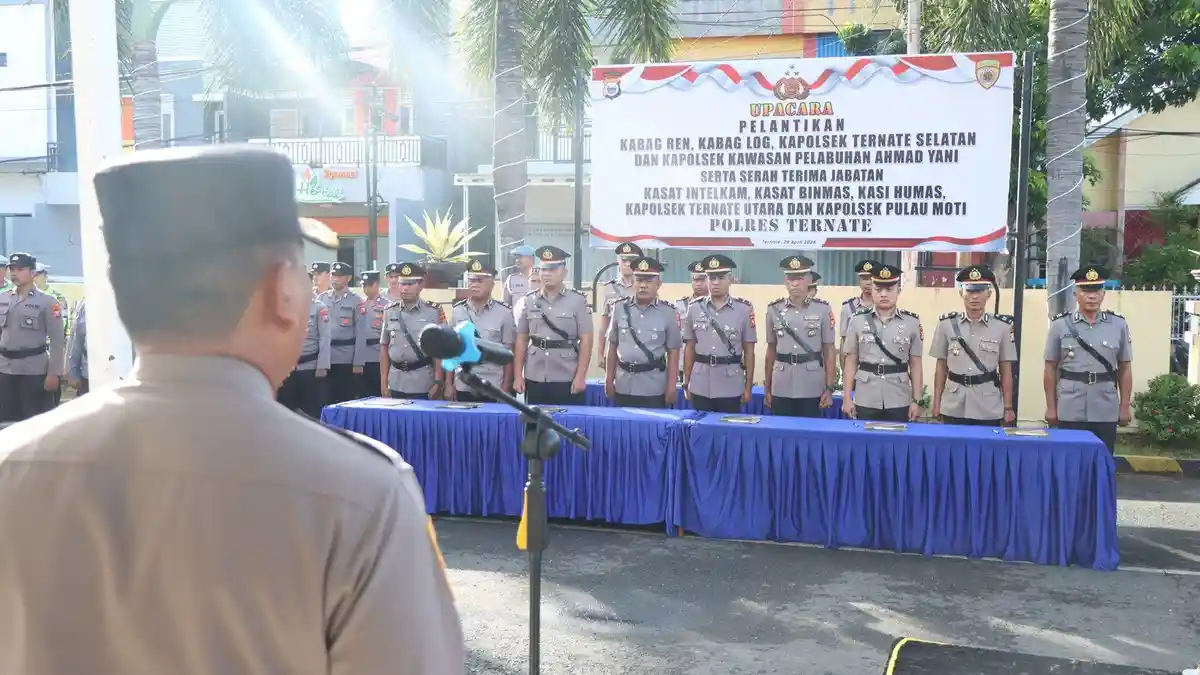 4 Kapolsek Bersama 2 Kabag, 2 Kasat dan Kasihumas Polres Ternate Polda Maluku Utara Berganti